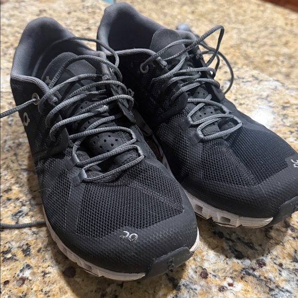 On Running women’s Black and White Athletic Shoes size 10 - Picture 6 of 6